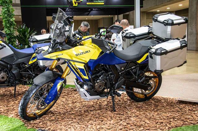 実車は見た目以上にスリム！『Vストローム800DE』はどこまで“ダート 