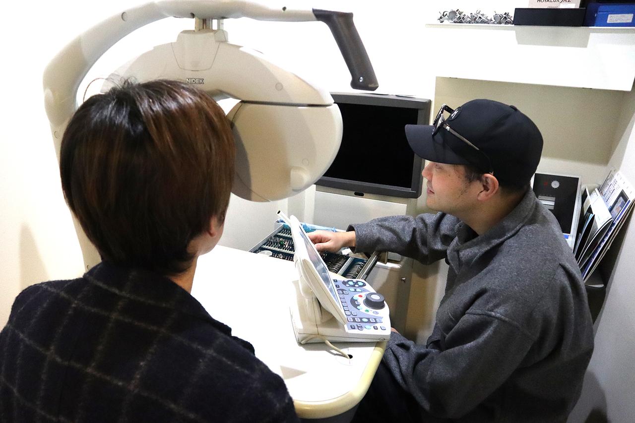 画像: 店舗での測定が理想ですが、遠方の人にもメガネ制作の対応は可能
