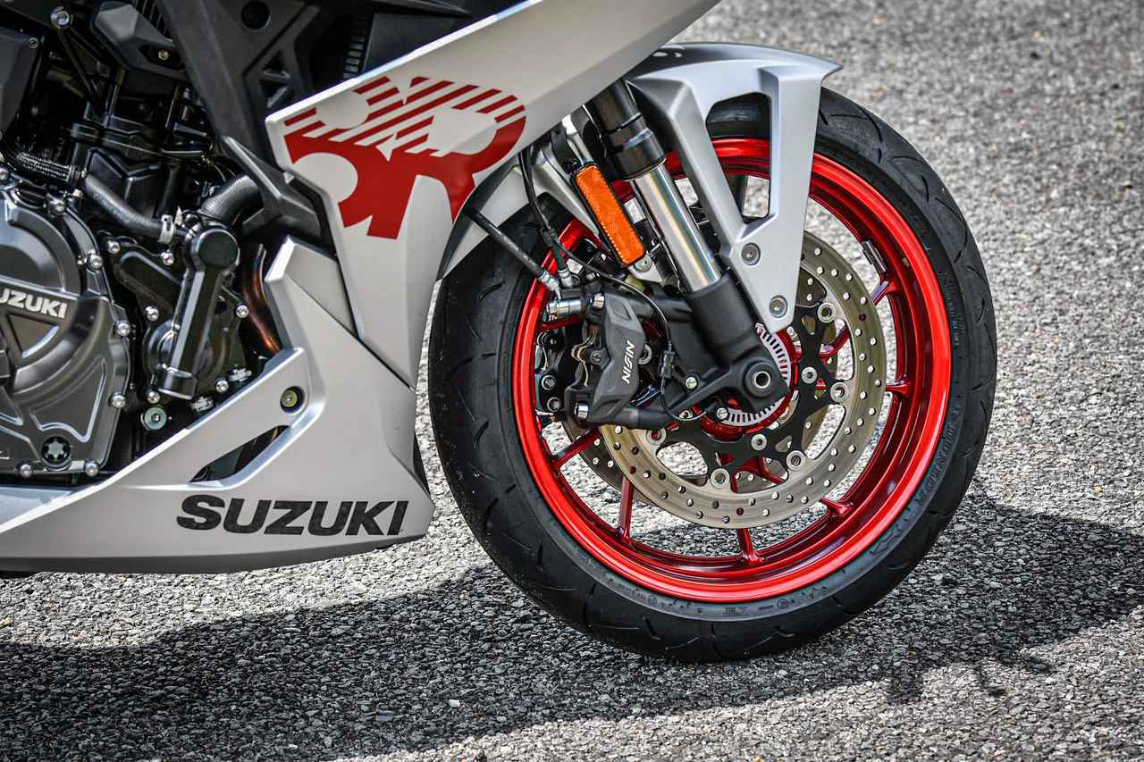 画像2: スズキ『GSX-8R』の装備/ディテール解説