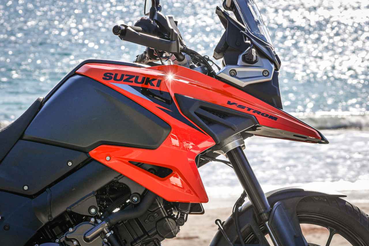 画像: スズキでいちばん『男らしいバイク』に『男らしい格好』でツーリングしてみたところ→真っ白になった - スズキのバイク！