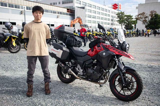 Vストローム250』と海を渡って島から参戦⁉ 5年目の相棒はカスタマイズ