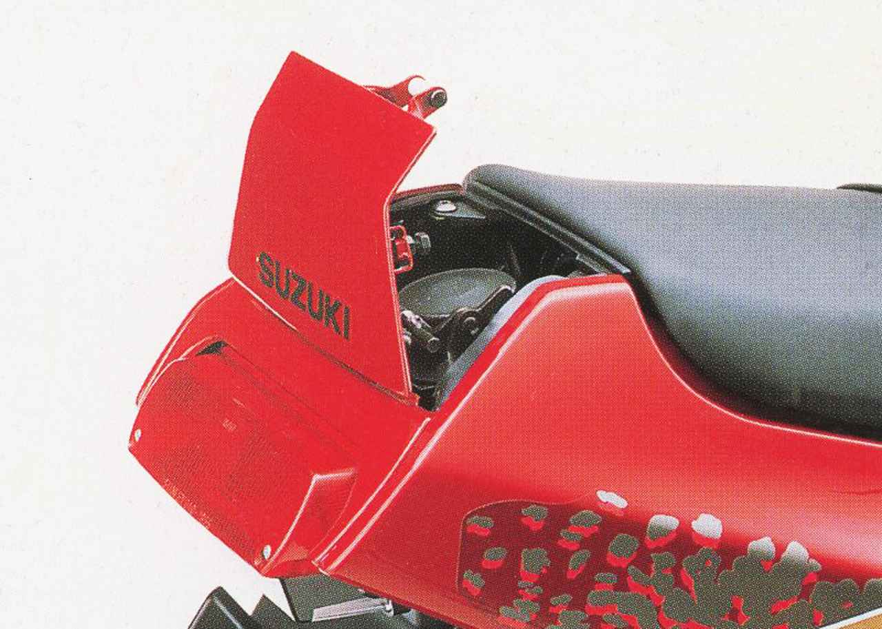 画像2: ヘルメットインが衝撃だった『アクロス』実はハイパワー250ccツアラーという一面も持っていた⁉【スズキのバイク今昔辞典／ACROSS（1990年）】