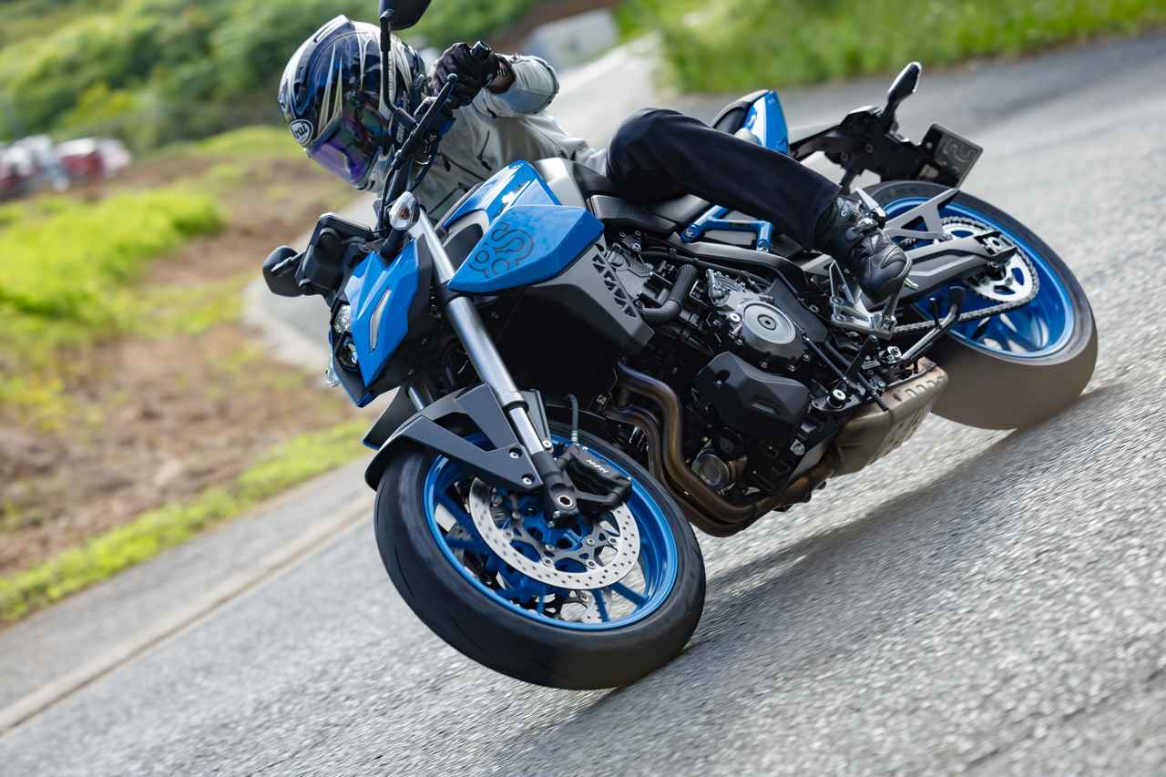 画像2: 偶然見つけた『GSX-8R』と『GSX-8S』の違い