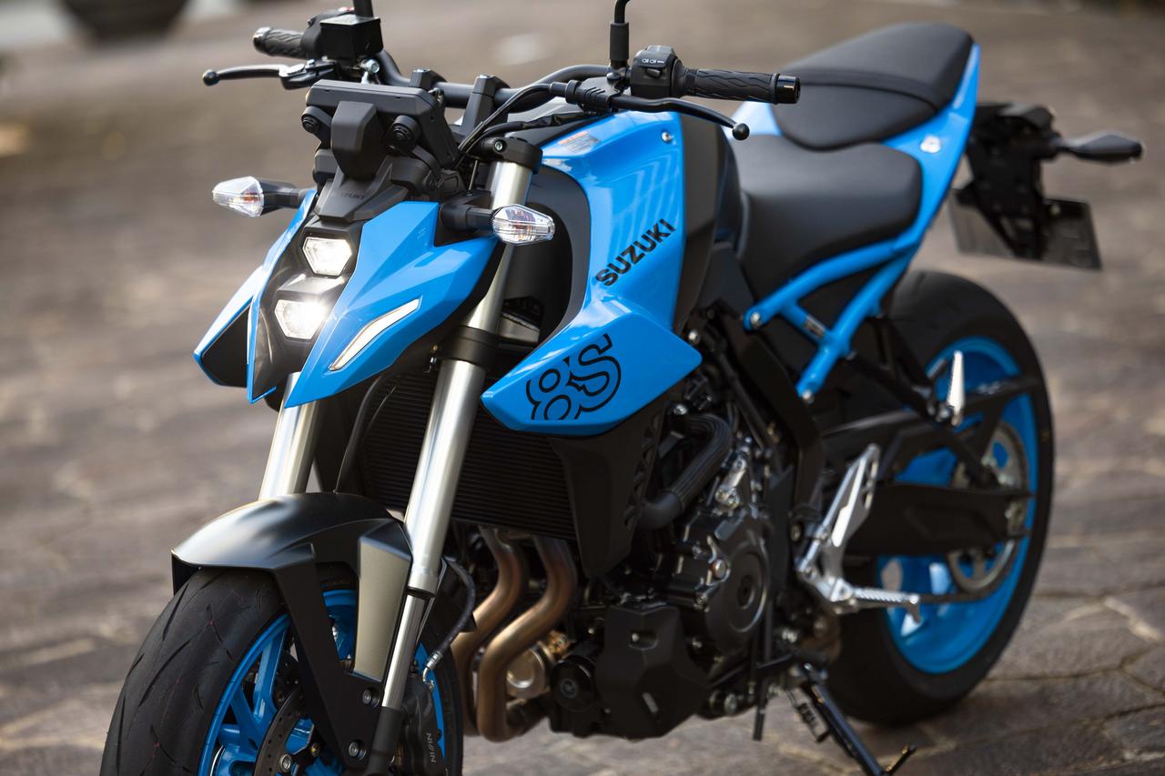 画像: 800ccだけど体感はリッタークラス!? 今のスズキで最も「ネコを被ってるバイク」は絶対『GSX-8S』だと思う - スズキのバイク!