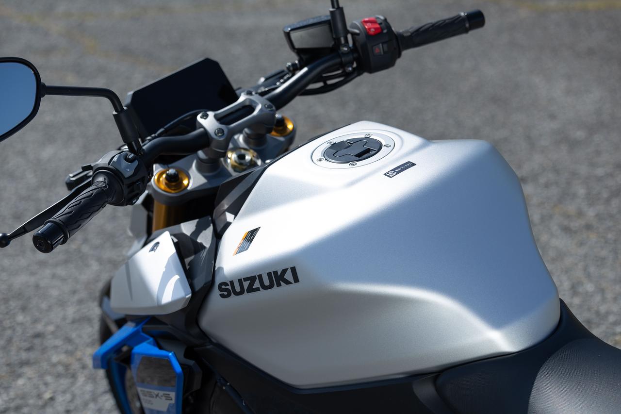 画像2: 街と峠と高速と。トリプルフェイスに魅せられて