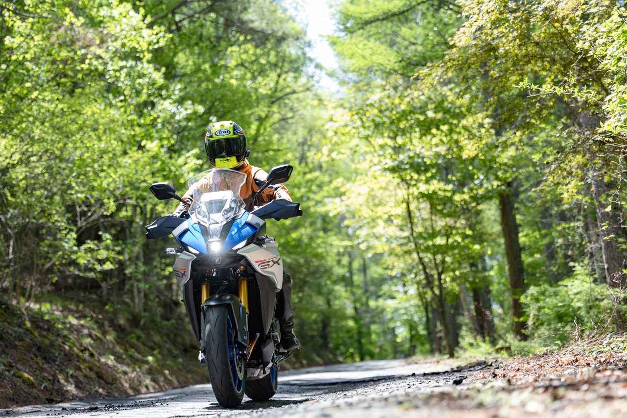 画像3: 凸凹も、タンデムも! 『GSX-S1000GX』ならツーリングがグンと楽しくなる!
