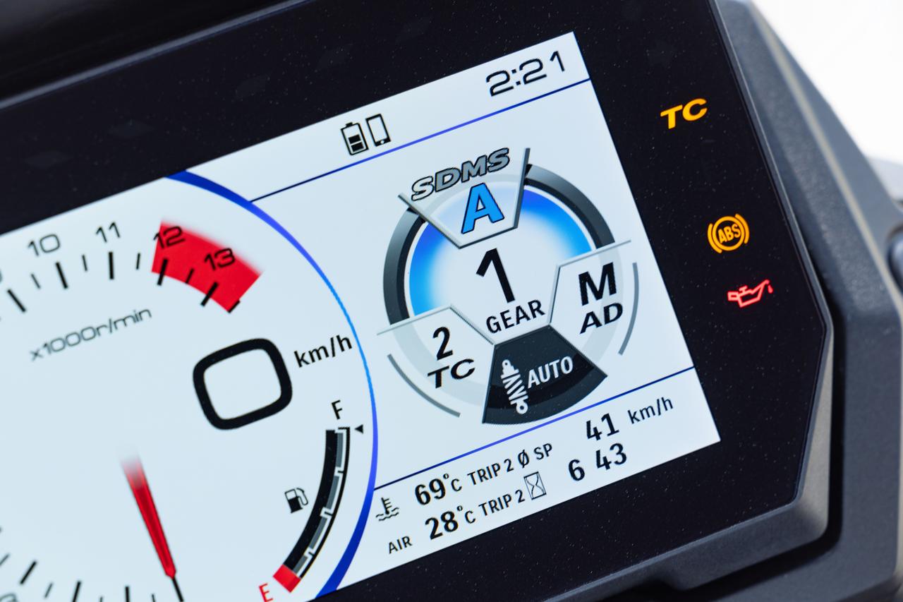 画像1: スズキ『GSX-S1000GX』電子制御サスペンションだけじゃない!あらゆる快適装備で高速道路がトンデモ快適!?【20代バイクインプレ修行中/GSX-S1000GX②高速道路編】
