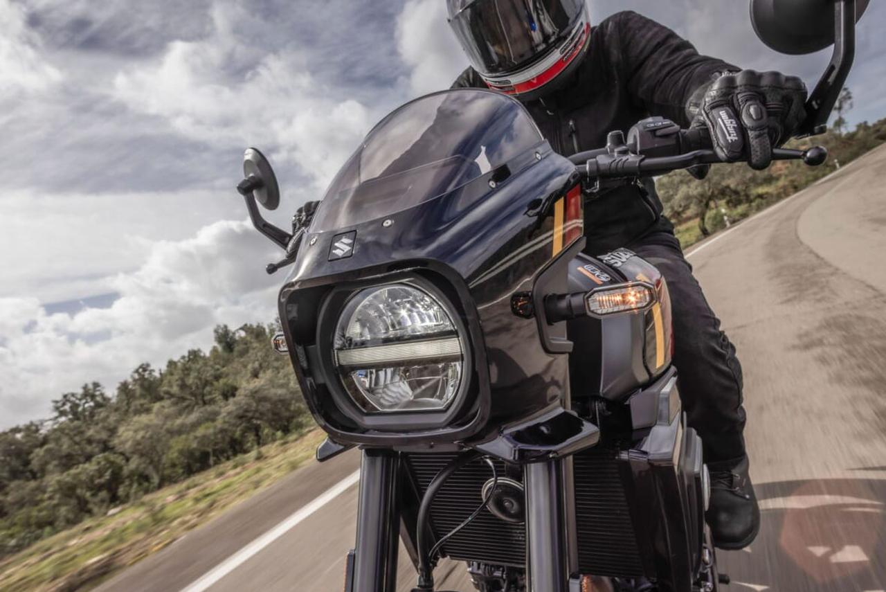 画像1: ヘッドライトカウルとアンダーカウルを備えたGSX-8TT