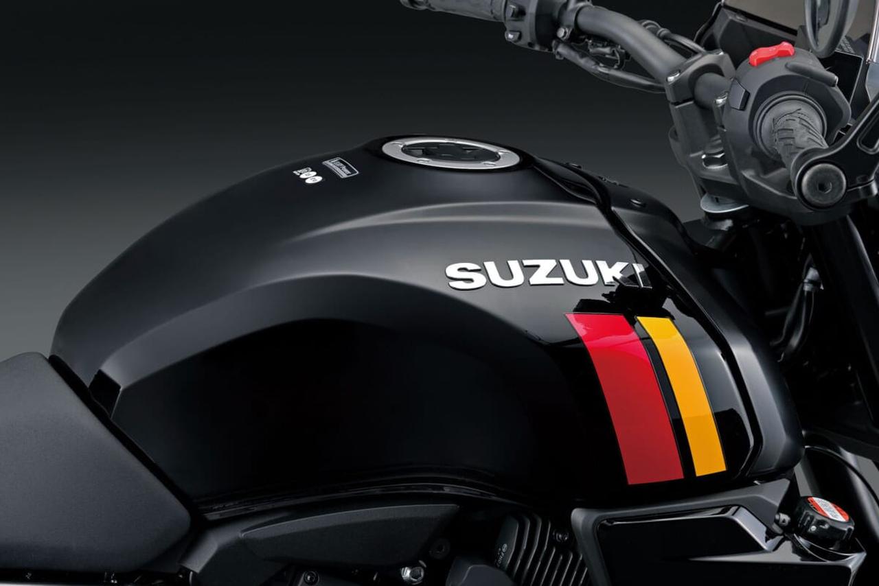 画像10: スズキ新型ヘリテージスポーツ『GSX-8TT』の全方位カットや細部が新たに公開！国内正式発表前に各部をじっくりチェックしてみよう！【スズキのバイク！ の新車ニュース】