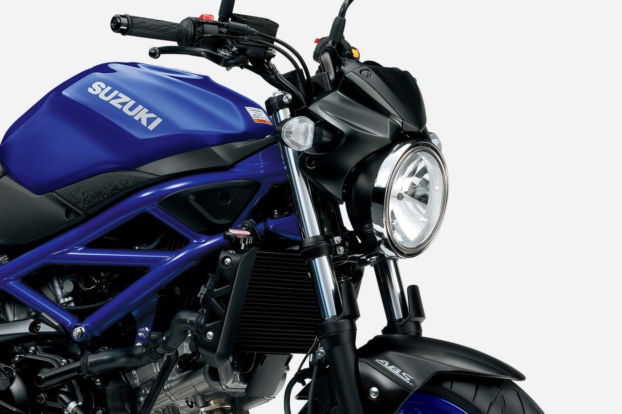 画像: 【価格改定】大型バイク『SV650』のニューカラーが攻めてるぞ！ 2025モデルはブルーもいいけど『グリーン』が似合いすぎなんだが…… スズキのバイク！