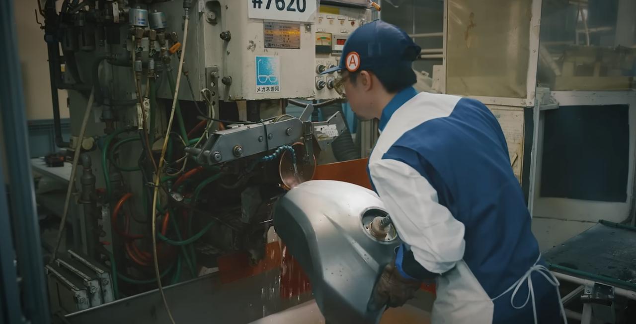 画像3: 新型『GSX-8T』と『GSX-8TT』のデザイナー＆開発者インタビューだ!? 日本語の解説もあるぞ！【スズキのバイク！の耳寄りニュース】