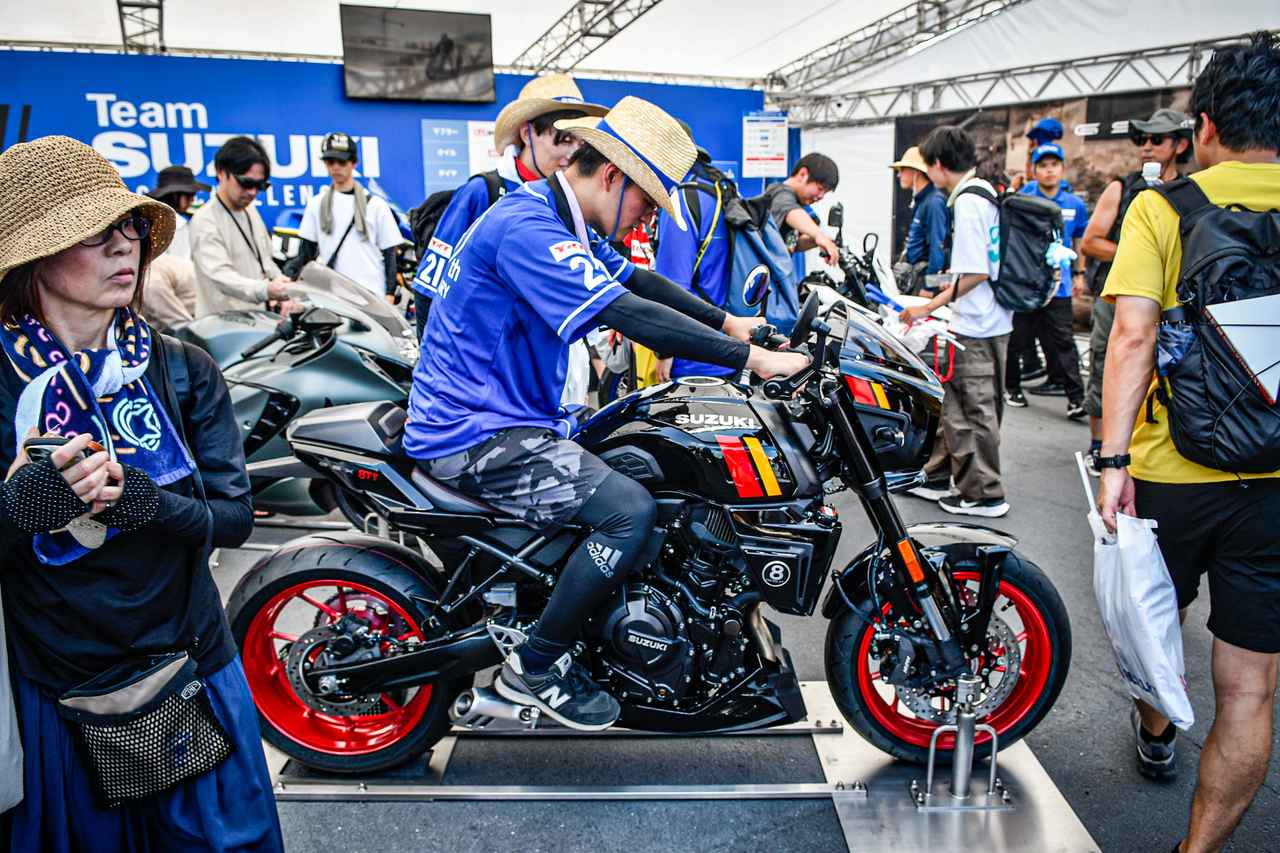 画像7: 【徹底チェック】新型「GSX-8T」と「GSX-8TT」の実車公開！ 細部までしっかりチェックしてみた！【スズキのバイク！ の耳よりニュース】