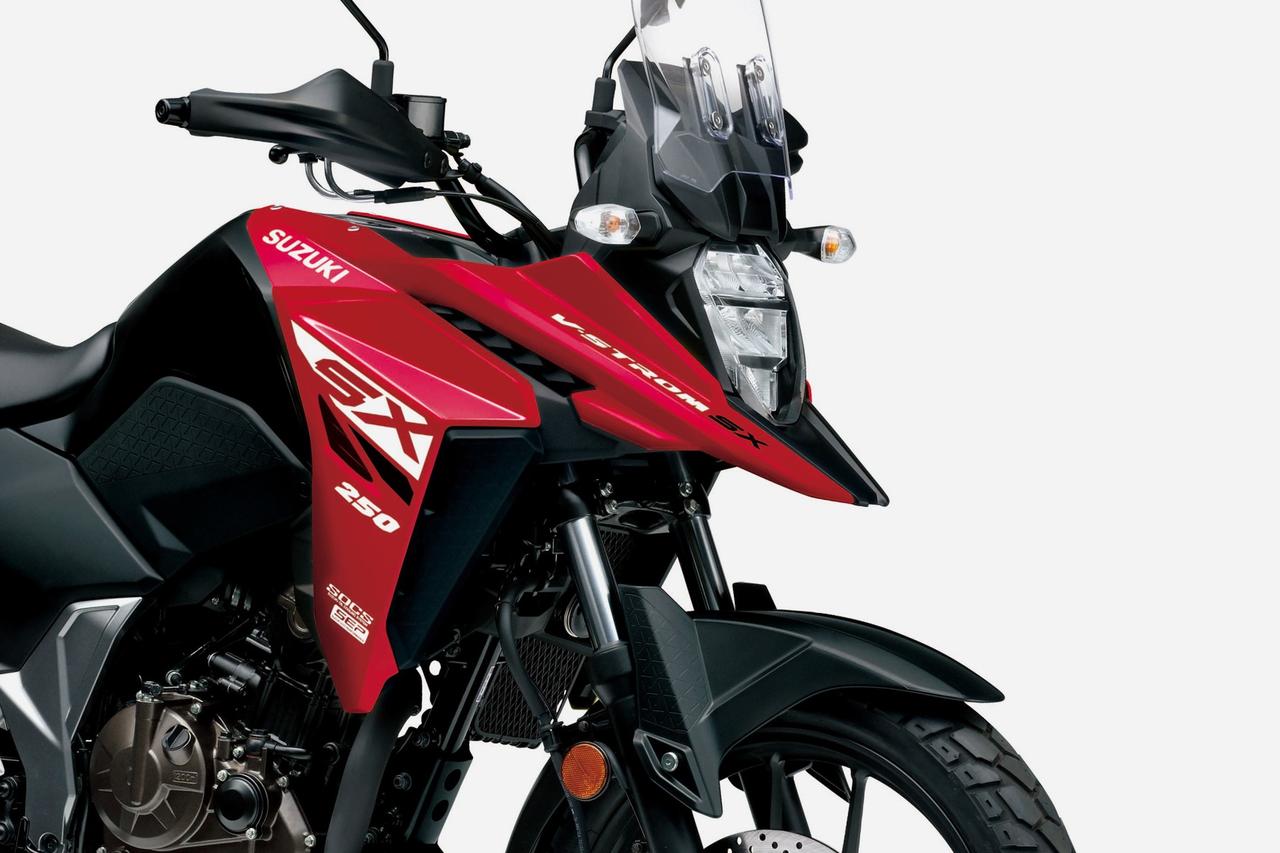 画像: 250ccアドベンチャーバイク『Vストローム250SX』に2025モデルで新色レッドが出たんだが……オフロード感が「薄め」で逆にいいかも? - スズキのバイク!