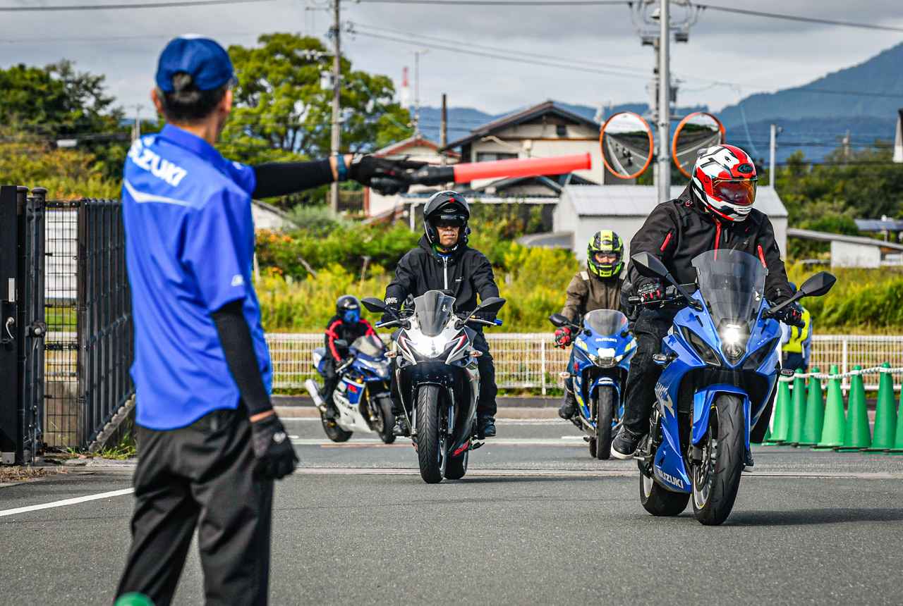 画像1: 今年の『GSX-S/Rミーティング2025』はサプライズが盛りだくさん!GSX-R生誕40周年を祝う特別な舞台で国内発売前の『GSX-8T』シリーズや未発表のニューカラーも公開された!【スズキのバイク!のイベントニュース GSX-S/R MEETING 2025】