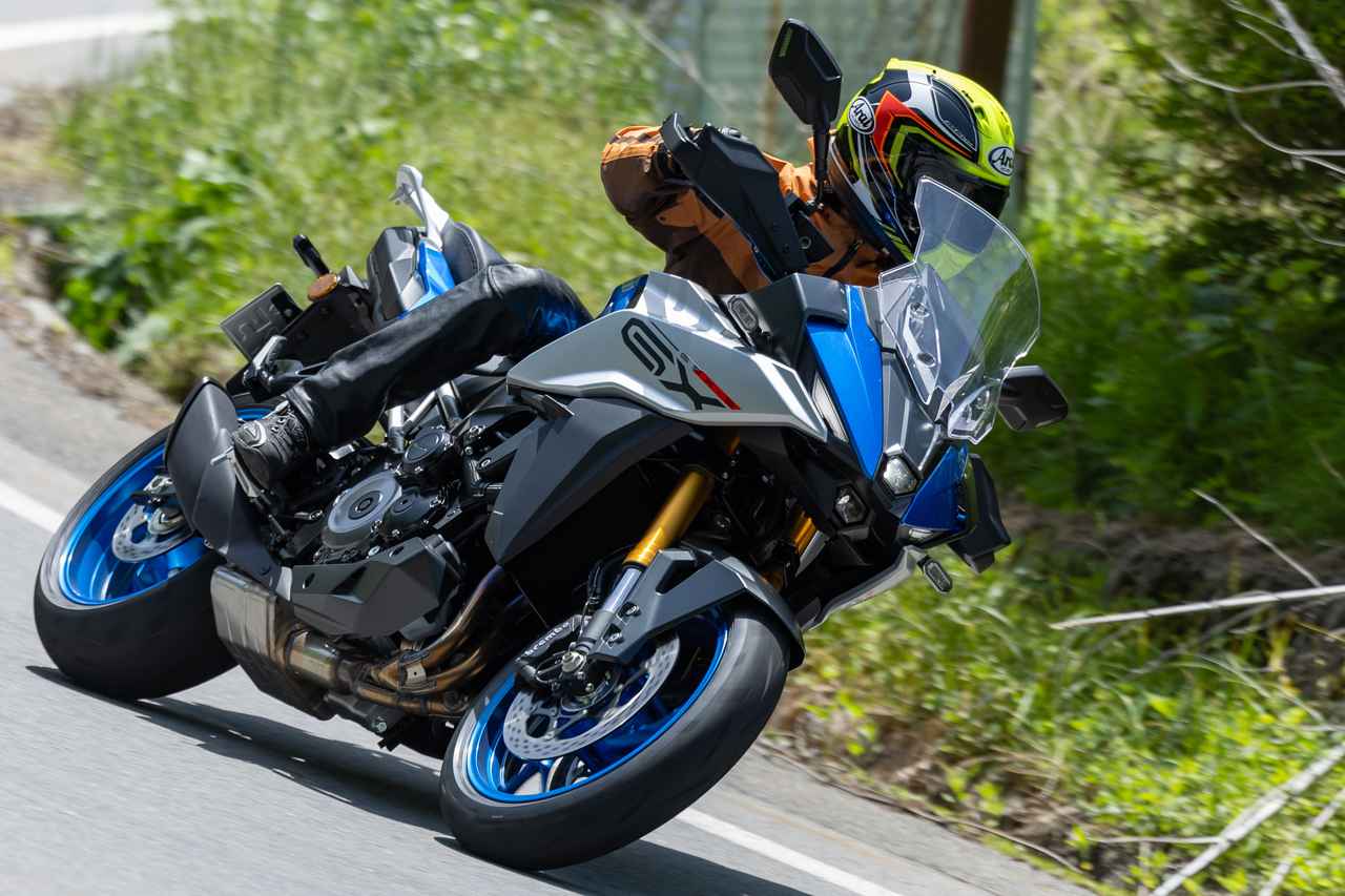 画像: スズキ流クロスオーバー⁉『GSX-S1000GX』は高級ツアラーと思いきや中身は生粋の『GSX』だ！【20代バイクインプレ修行中】 - スズキのバイク！