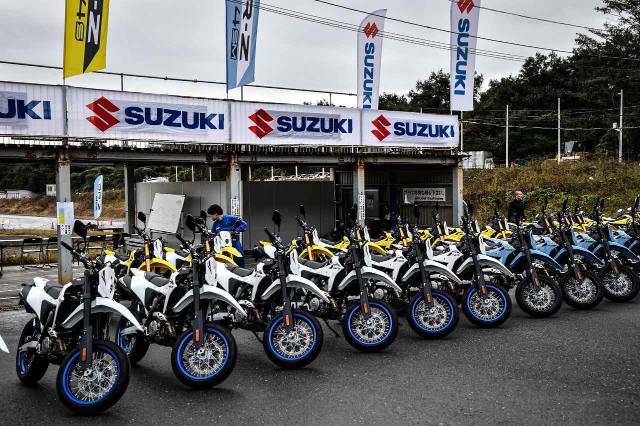 画像1: 新型『DR-Z4S』と『DR-Z4SM』の試乗会が壮絶体験すぎた
