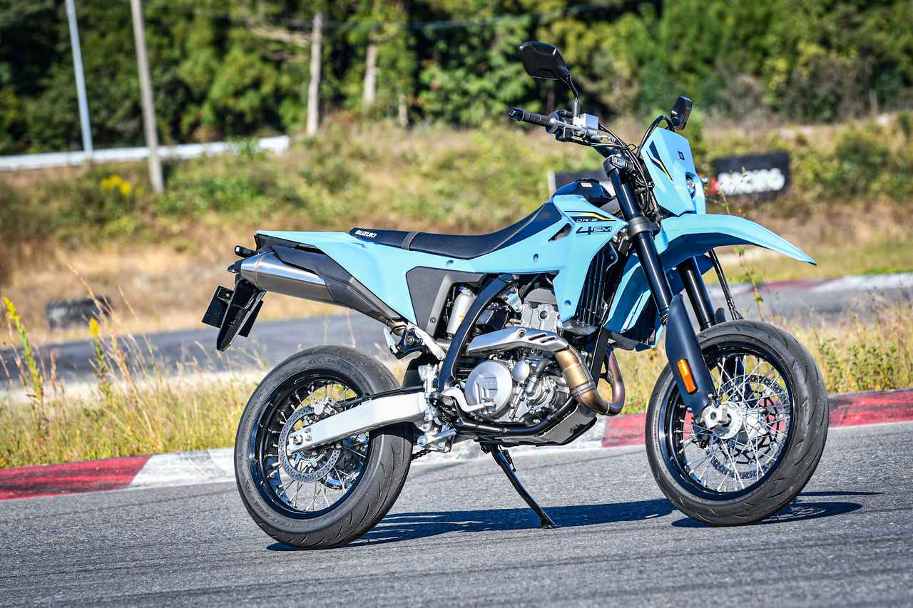 画像1: オフロードコースの『DR-Z4S』ハードコア体験から一転