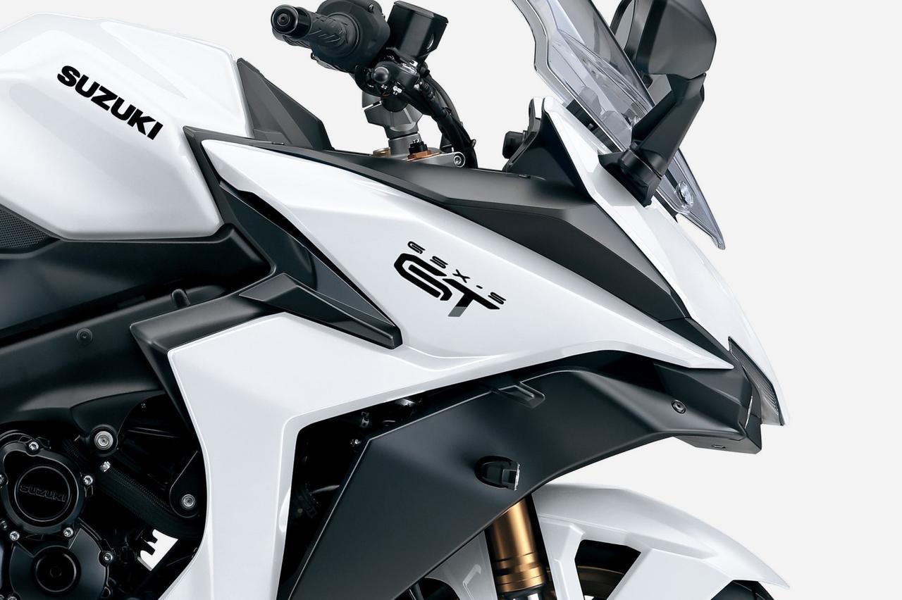 画像: 【新車】やっぱり出た! スズキ『GSX-S1000GT』に高級感きれい目ホワイトが登場! 今回は足まわりとフレームにも注目!? - スズキのバイク!