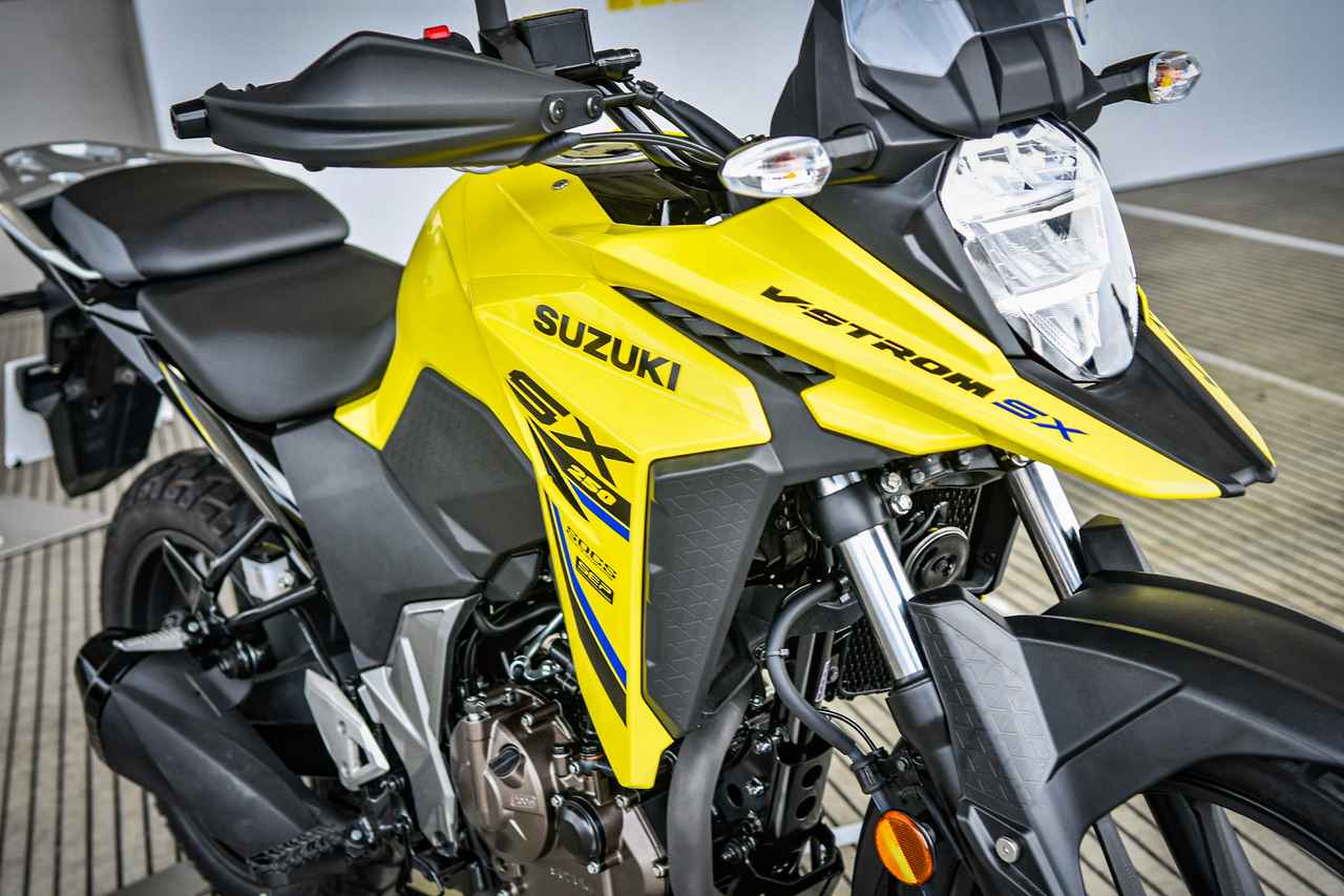 画像7: Vスト乗りは雨にも強い!「Vストローム250SX」の新色も初公開された『Vストロームミーティング2025』は悪天候を吹き飛ばす熱気!【スズキのバイク!のイベントニュース V-STROM MEETING 2025】