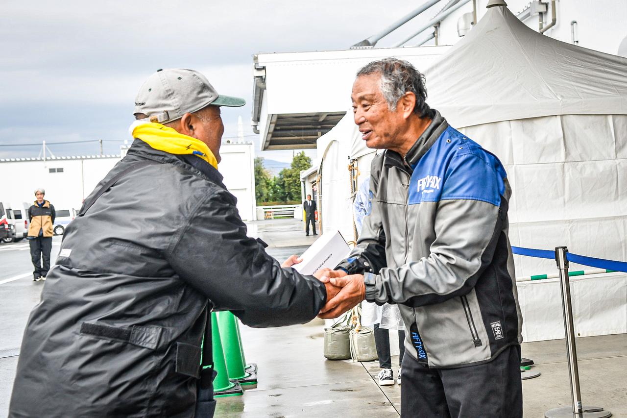 画像25: Vスト乗りは雨にも強い!「Vストローム250SX」の新色も初公開された『Vストロームミーティング2025』は悪天候を吹き飛ばす熱気!【スズキのバイク!のイベントニュース V-STROM MEETING 2025】