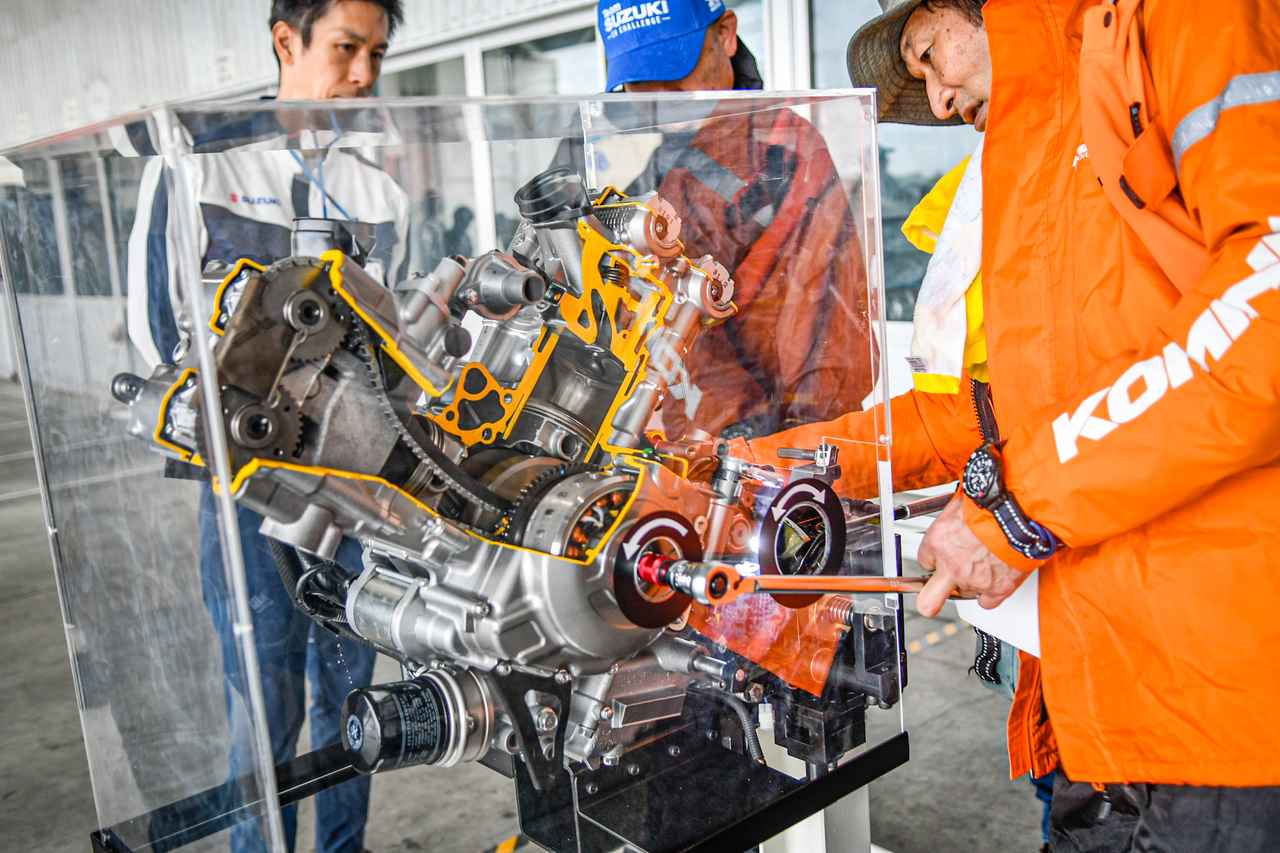 画像13: Vスト乗りは雨にも強い!「Vストローム250SX」の新色も初公開された『Vストロームミーティング2025』は悪天候を吹き飛ばす熱気!【スズキのバイク!のイベントニュース V-STROM MEETING 2025】