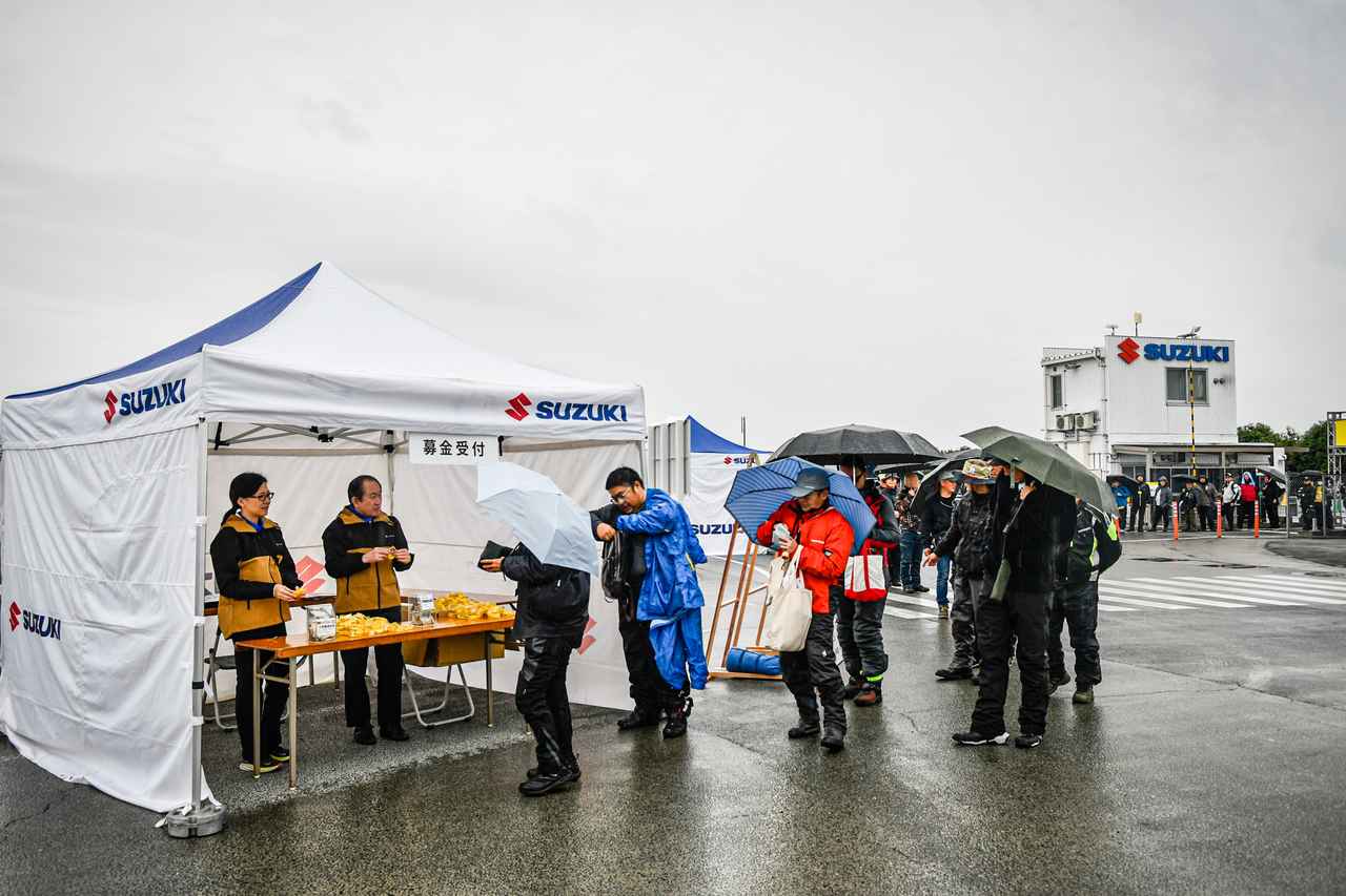 画像10: Vスト乗りは雨にも強い!「Vストローム250SX」の新色も初公開された『Vストロームミーティング2025』は悪天候を吹き飛ばす熱気!【スズキのバイク!のイベントニュース V-STROM MEETING 2025】