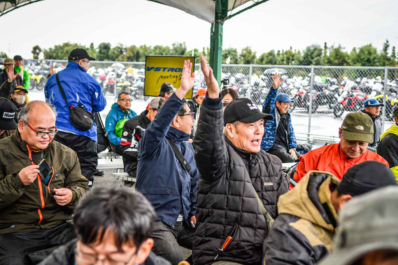 画像22: Vスト乗りは雨にも強い!「Vストローム250SX」の新色も初公開された『Vストロームミーティング2025』は悪天候を吹き飛ばす熱気!【スズキのバイク!のイベントニュース V-STROM MEETING 2025】