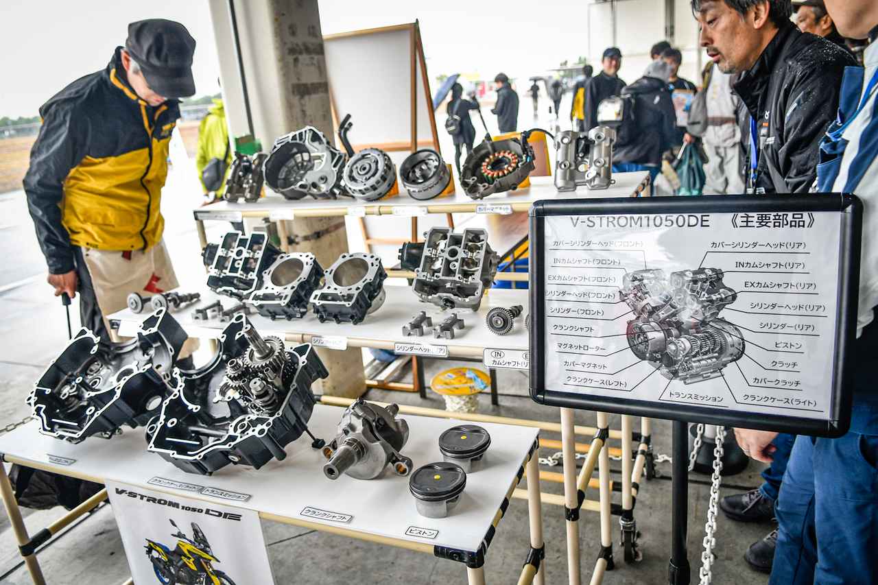 画像12: Vスト乗りは雨にも強い!「Vストローム250SX」の新色も初公開された『Vストロームミーティング2025』は悪天候を吹き飛ばす熱気!【スズキのバイク!のイベントニュース V-STROM MEETING 2025】