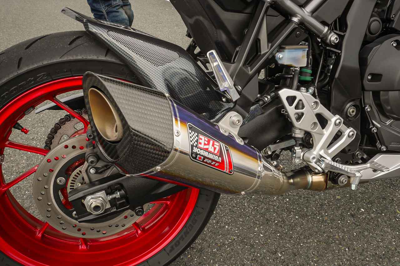 画像1: スズキ一家らしくカスタムパーツはヨシムラが多め!?