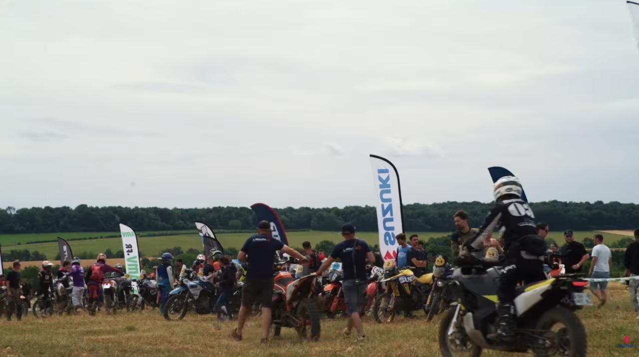 画像5: 大型バイク『Vストローム800DE』でガチのモトクロスって!? スズキのアドベンチャーバイクが秘めたオフロード性能が想像以上すぎた……【スズキのバイク！の動画ニュース】