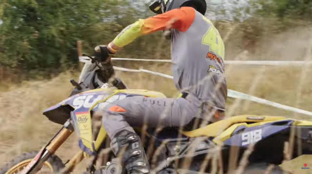 画像10: 大型バイク『Vストローム800DE』でガチのモトクロスって!? スズキのアドベンチャーバイクが秘めたオフロード性能が想像以上すぎた……【スズキのバイク！の動画ニュース】