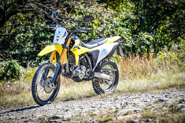 これこそ新型『DR-Z4S』の祖先では!? チャンピオンマシン「RH」譲りの