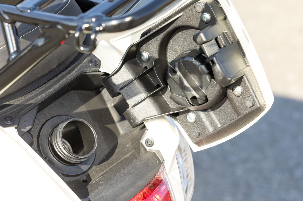 画像2: 【重要】新型『アドレス125』の唯一の弱点はシート下トランクスペースの大きさか？ でも「そうなっている理由」だけは絶対に知っておいて！【SUZUKI アドレス125（2025） インプレ・レビュー③ 思いやり編】