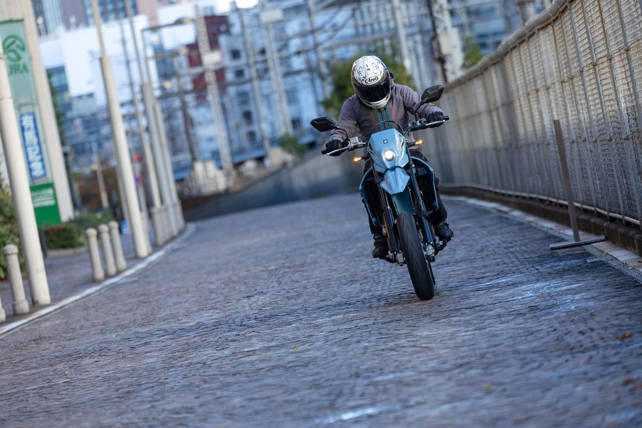 画像2: 公道で乗る新型『DR-Z4SM』の印象はサーキットとまるで違う