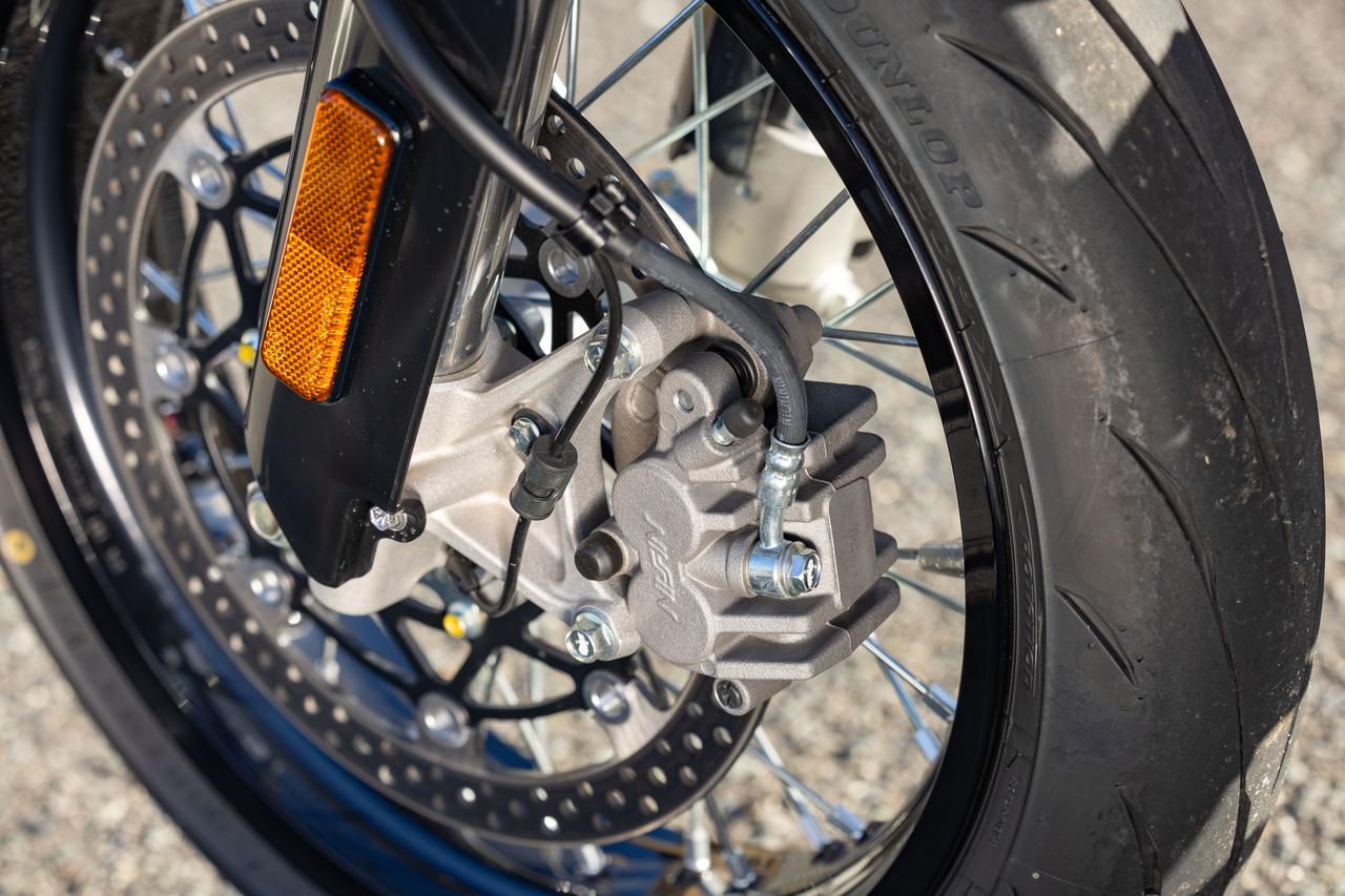 画像1: DR-Z4SMほど突出したバイクは珍しいと思う