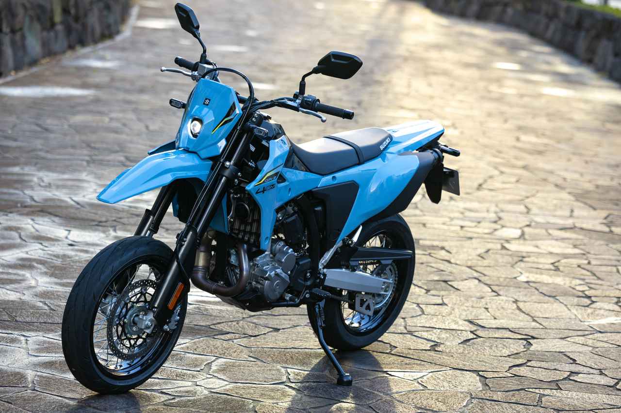 画像1: 公道で乗る新型『DR-Z4SM』の印象はサーキットとまるで違う