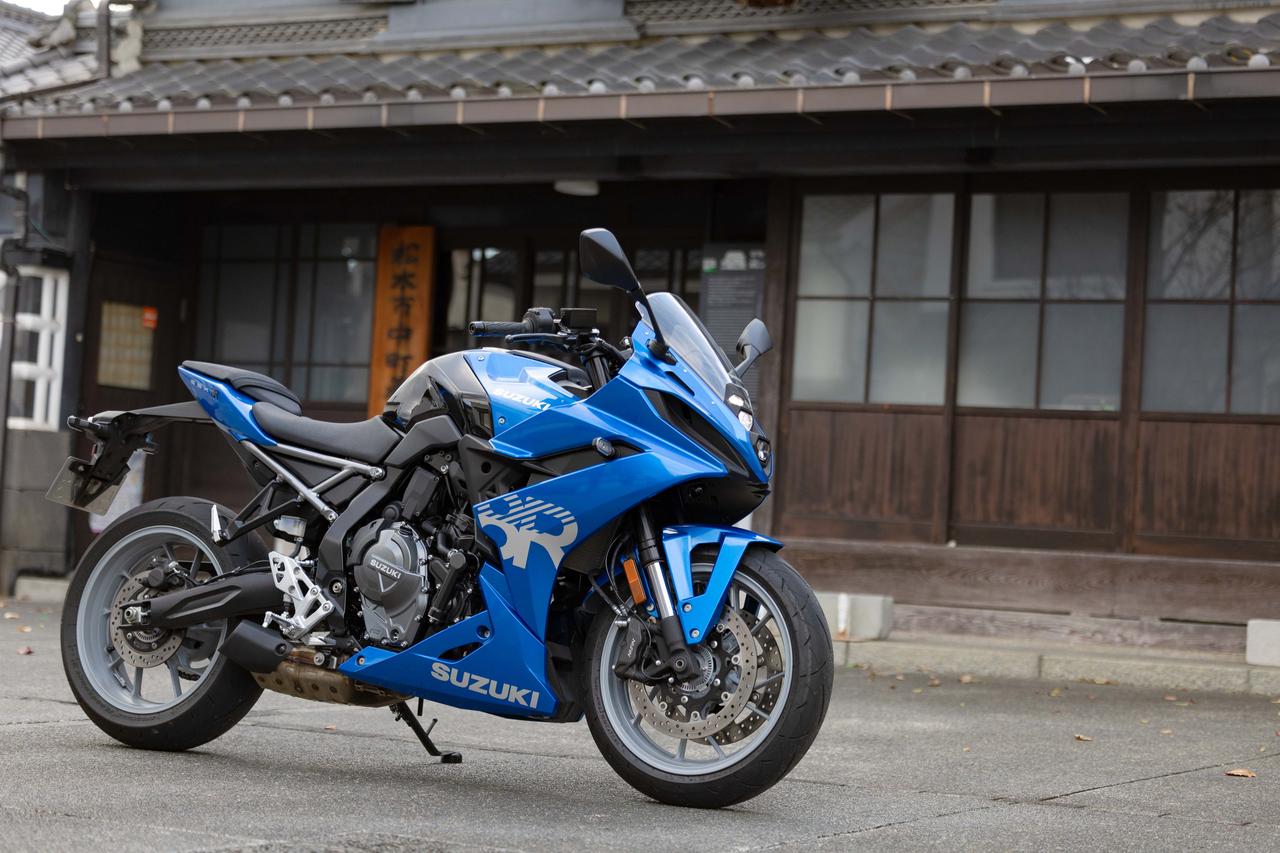 画像: 写真はGSX-8R