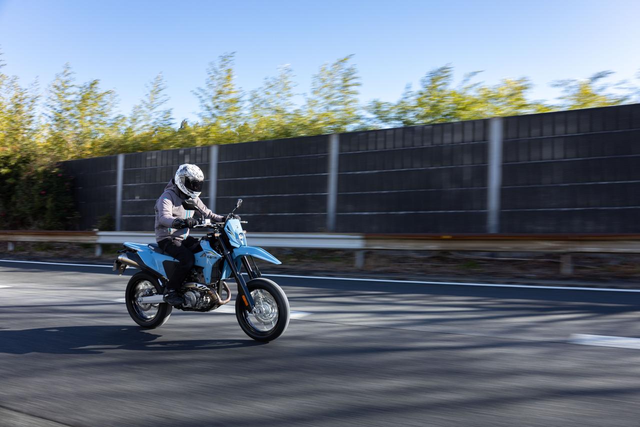 画像2: 排気量400ccというのは『DR-Z4SM』には関係ない