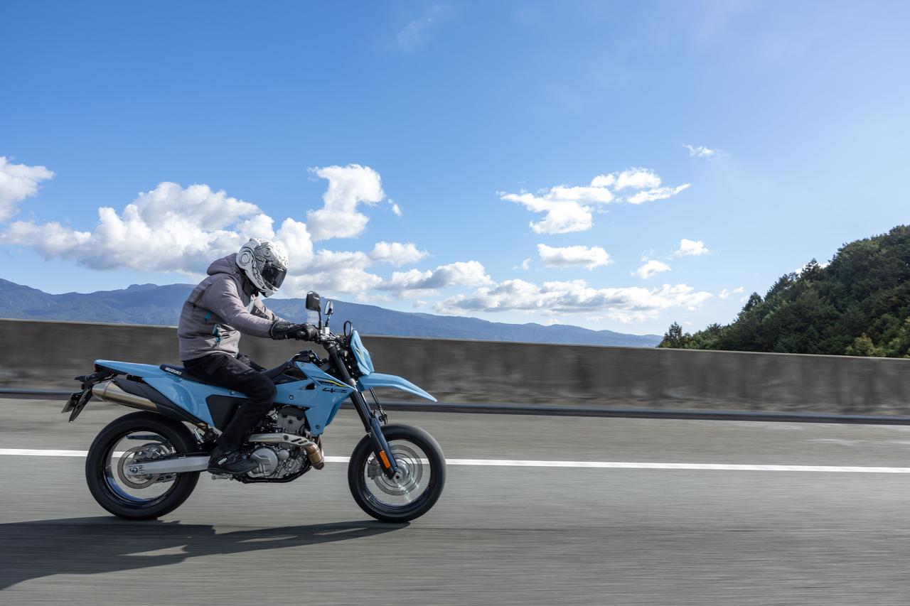 画像: 新型『DR-Z4SM』の弱点はやはり高速道路か? だけどそれは些細な問題でしかない…… - スズキのバイク!