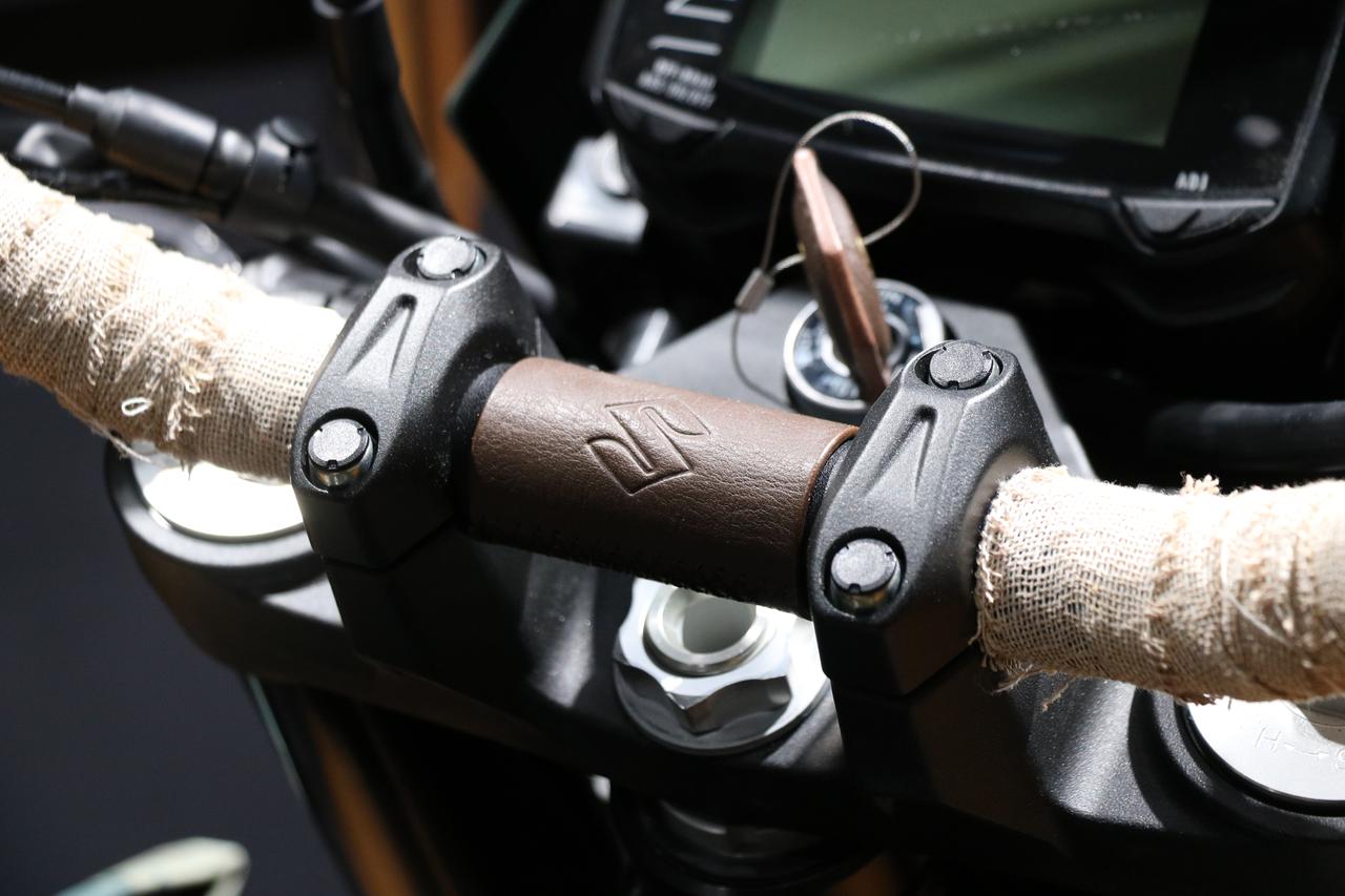 画像4: 【市販化希望!】スズキ新型『DR-Z4S』がモンハンの“セクレト”に!? 遊び心満載の“旅装備”は冒険カスタムの参考にピッタリ!【スズキのバイク! の耳よりニュース】