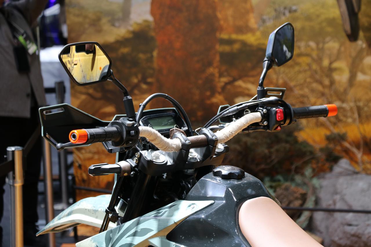 画像3: 【市販化希望!】スズキ新型『DR-Z4S』がモンハンの“セクレト”に!? 遊び心満載の“旅装備”は冒険カスタムの参考にピッタリ!【スズキのバイク! の耳よりニュース】