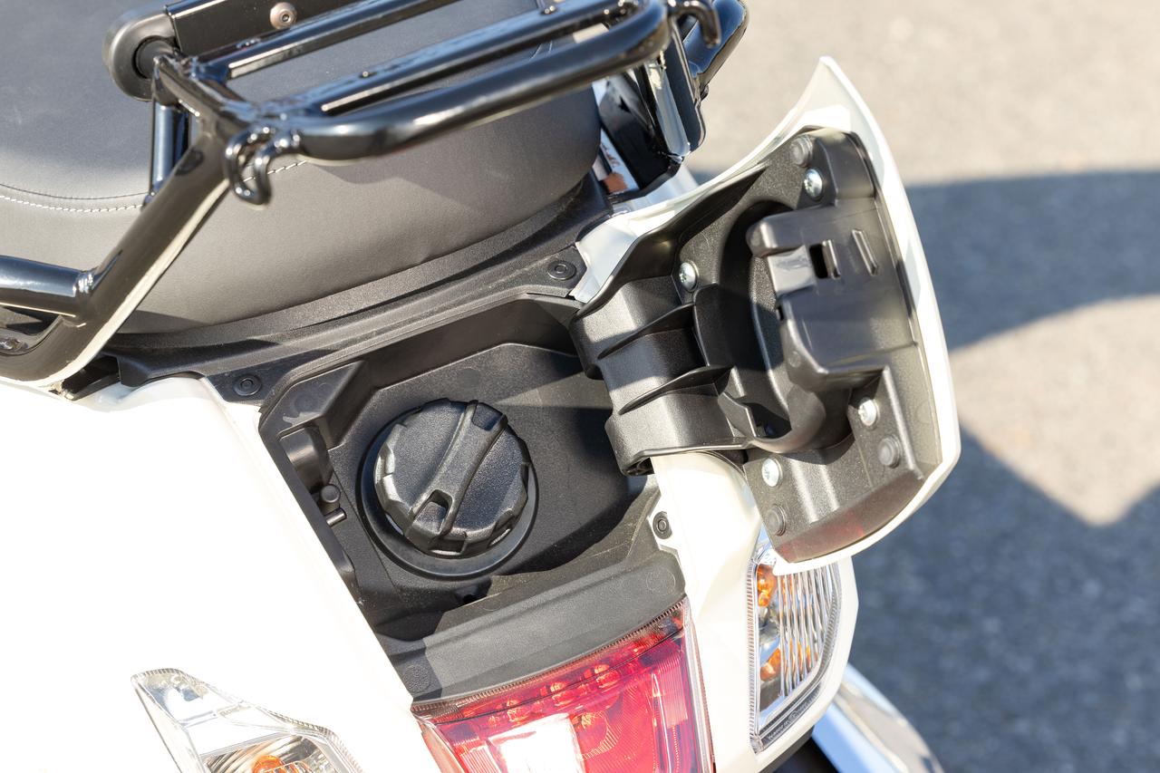 画像2: スズキの125ccスクーター『アドレス125』の実走燃費は? 足つき性、スペックの他、おすすめポイントや装備を解説します!【スズキのバイク! の新車図鑑▶原付二種クラス 編/SUZUKI ADDRESS 125(2022)】