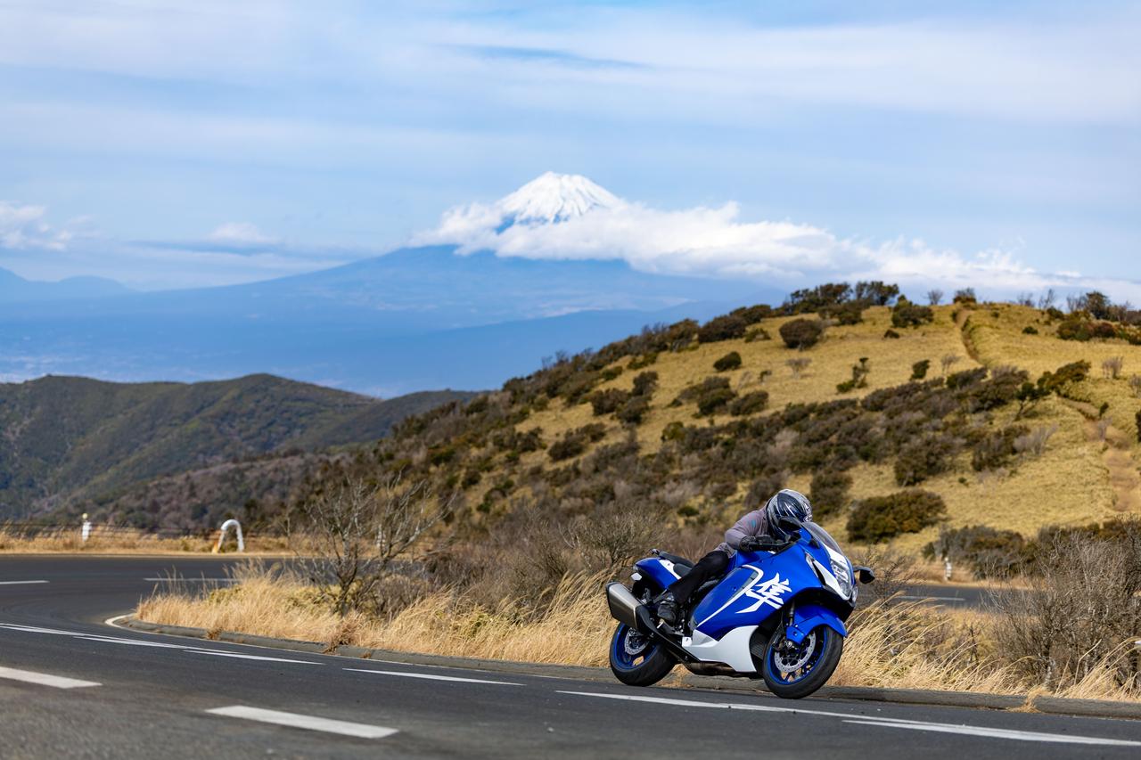 画像4: 排気量1340cc/188馬力の『隼』で1速を使って峠を走る!?