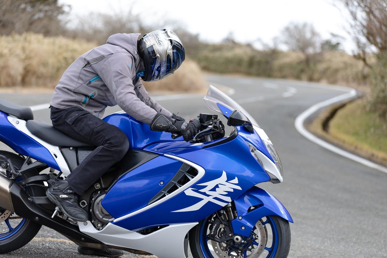 画像1: 排気量1340cc/188馬力の『隼』で1速を使って峠を走る!?