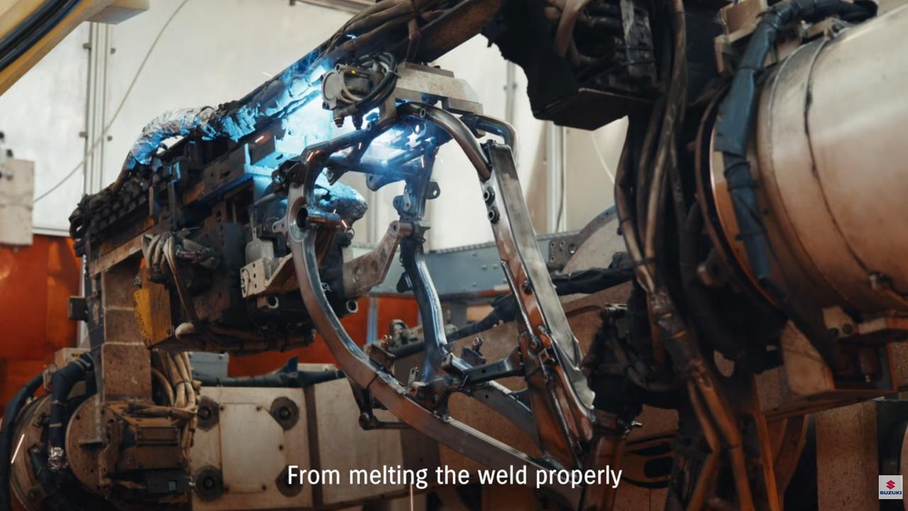 画像2: 新型DR-Z4SやGSX-R1000/Rの製造工程!? リアルな現場が映像で見られます！