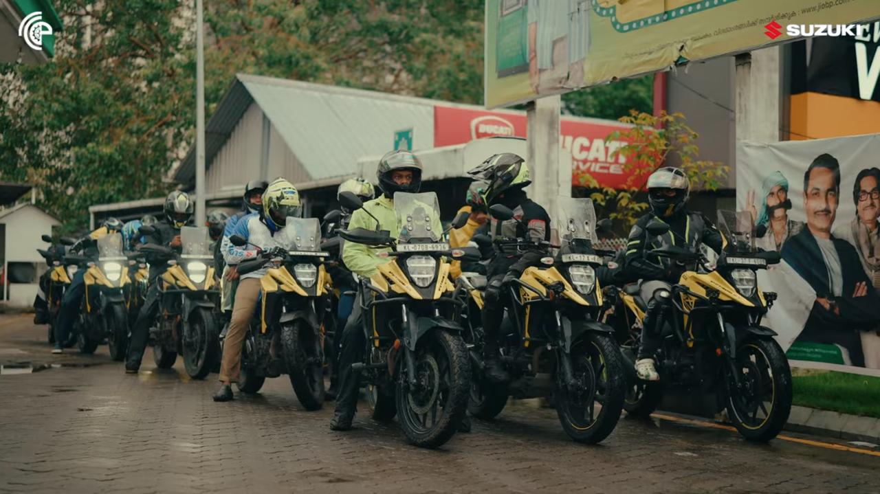 画像3: あいにくの雨でもみんなで走れば楽しい!? 250ccバイク『Vストローム250SX』の万能性があればツーリングはいつだって最高の旅の思い出に！【スズキのバイク！の動画ニュース】