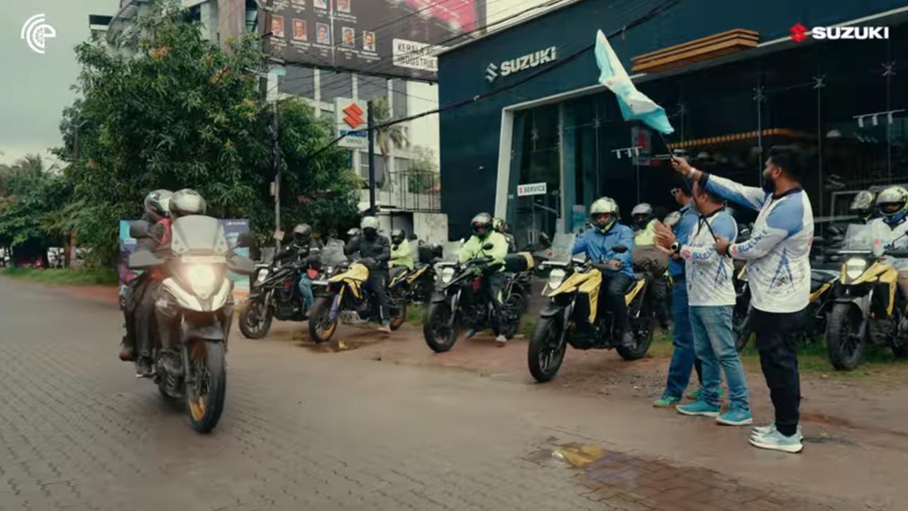 画像4: あいにくの雨でもみんなで走れば楽しい!? 250ccバイク『Vストローム250SX』の万能性があればツーリングはいつだって最高の旅の思い出に！【スズキのバイク！の動画ニュース】