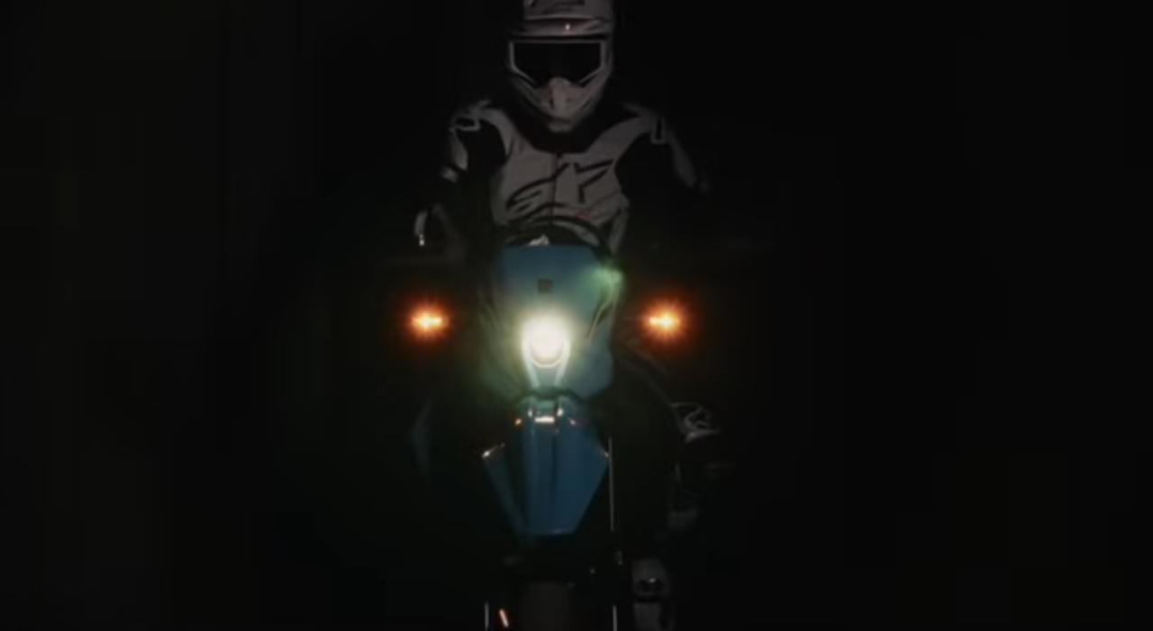 画像1: 【限界走行】新型400cc『DR-Z4SM』の登場で再熱！ でも「スーパーモタードってなに？」と思ったらこの動画を見れば全部スッキリ!?【スズキのバイク！の動画ニュース】