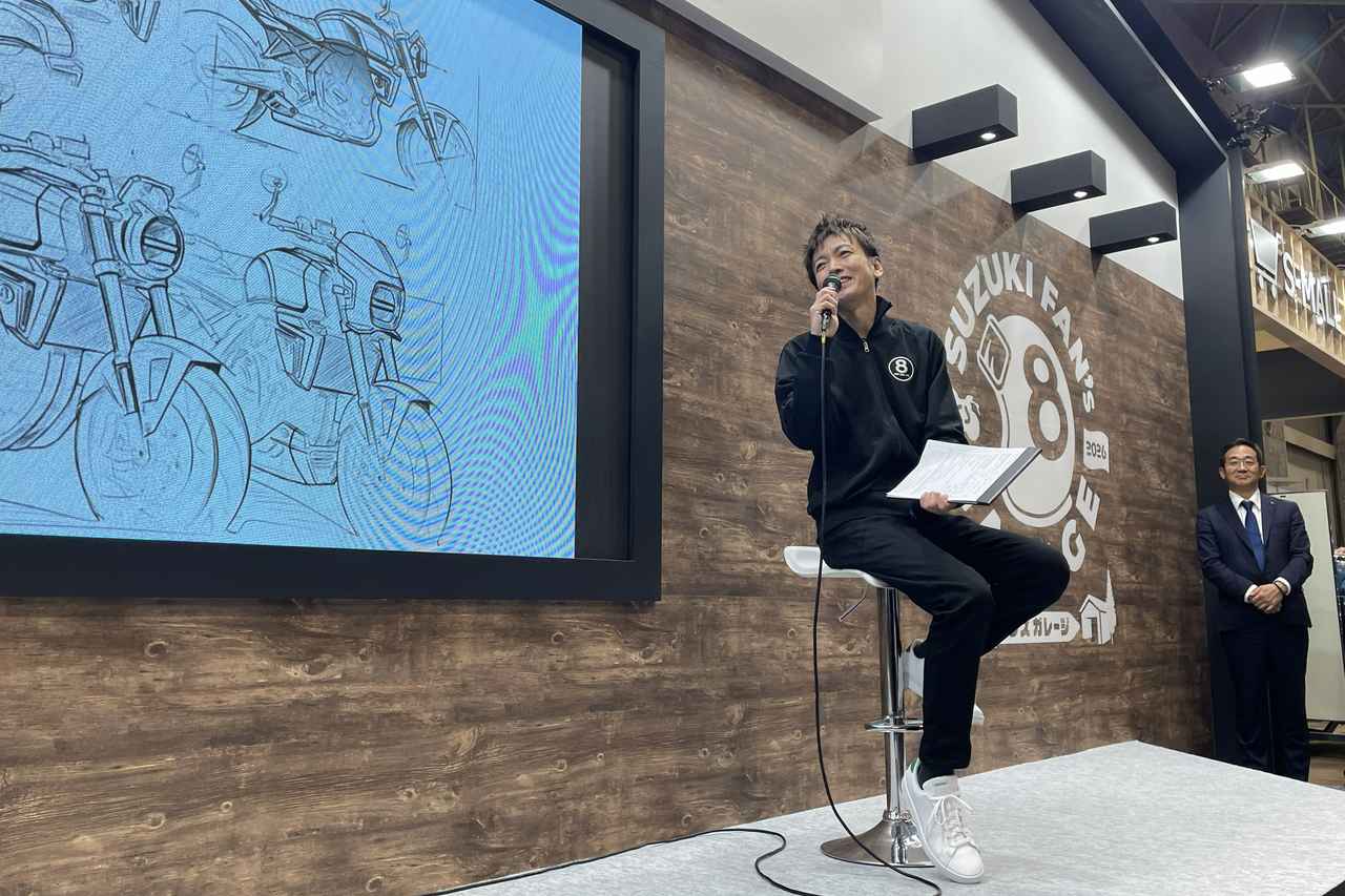 画像: ※右奥で目を光らせる株式会社スズキ二輪 高橋社長