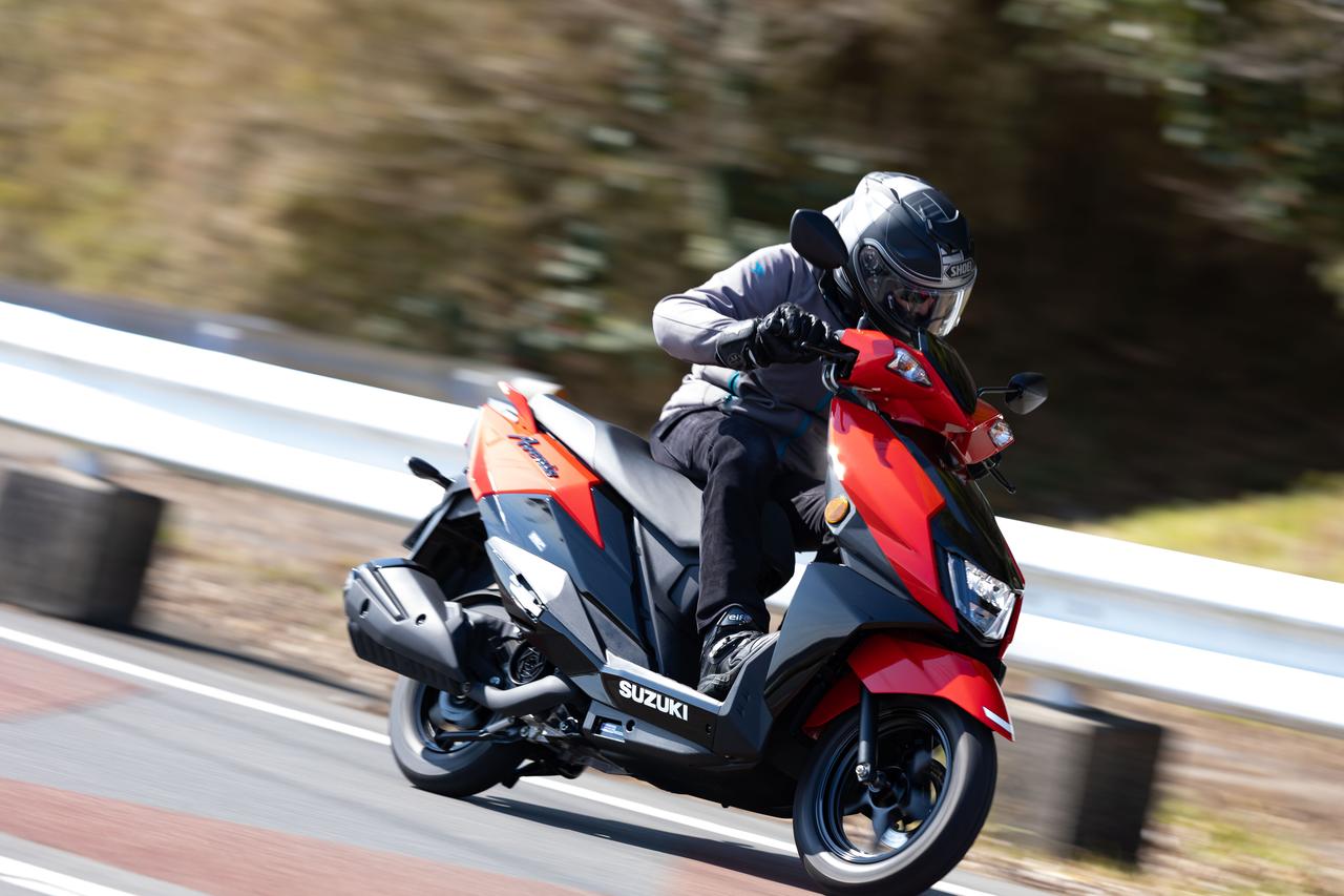 画像2: アヴェニス125でコーナーを走ったら青春が見えた